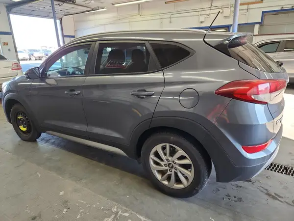 KM8J3CA20HU310369 2017 HYUNDAI TUCSON - Image 2