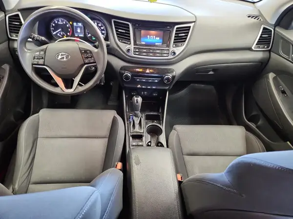 KM8J3CA20HU310369 2017 HYUNDAI TUCSON - Image 8