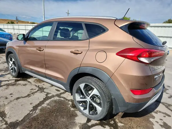 KM8J3CA20HU311246 2017 HYUNDAI TUCSON - Image 2