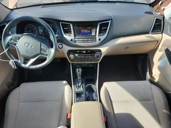KM8J3CA20HU311246 2017 HYUNDAI TUCSON - Image 8