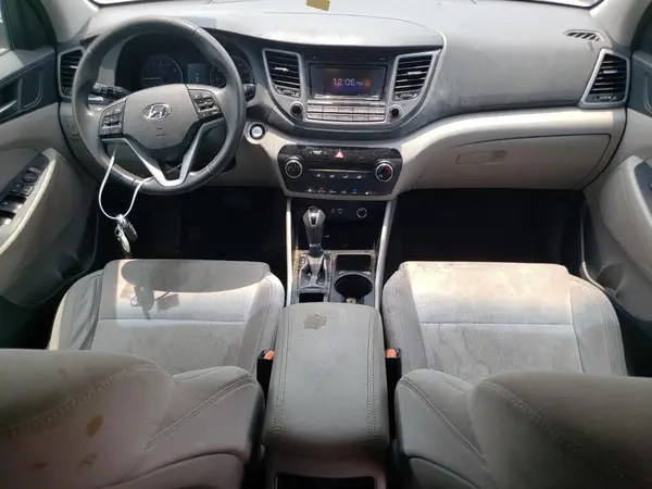KM8J3CA20HU313644 2017 HYUNDAI TUCSON - Image 8