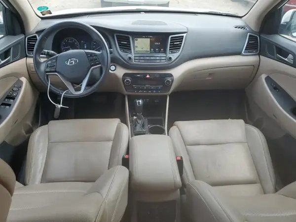KM8J3CA20HU313742 2017 HYUNDAI TUCSON - Image 8