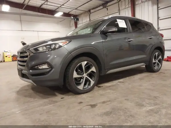 KM8J3CA20HU319721 2017 HYUNDAI TUCSON - Image 2