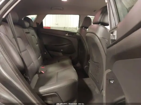 KM8J3CA20HU319721 2017 HYUNDAI TUCSON - Image 8