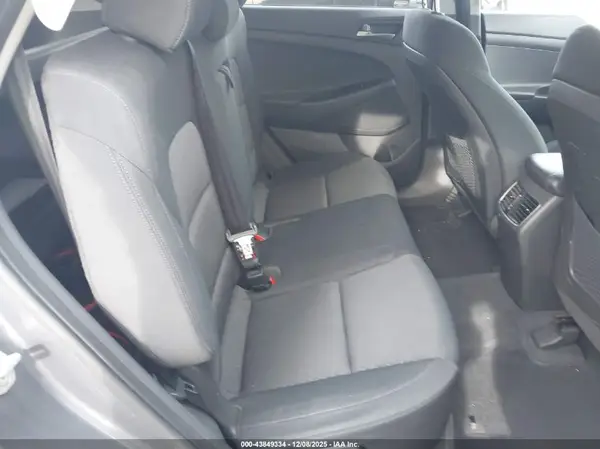 KM8J3CA20HU333831 2017 HYUNDAI TUCSON - Image 8
