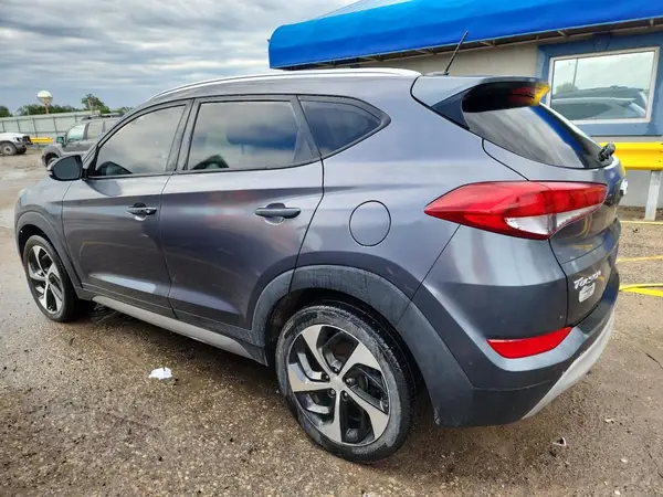 KM8J3CA20HU341802 2017 HYUNDAI TUCSON - Image 2