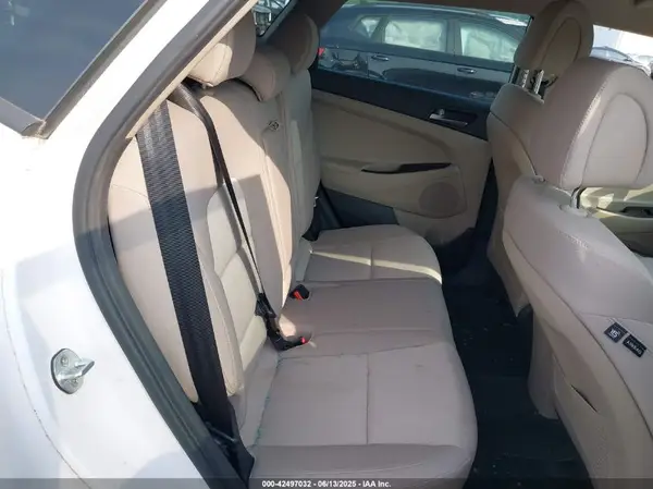 KM8J3CA20HU352833 2017 HYUNDAI TUCSON - Image 8