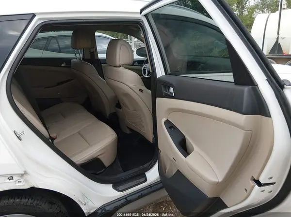 KM8J3CA20HU376503 2017 HYUNDAI TUCSON - Image 8