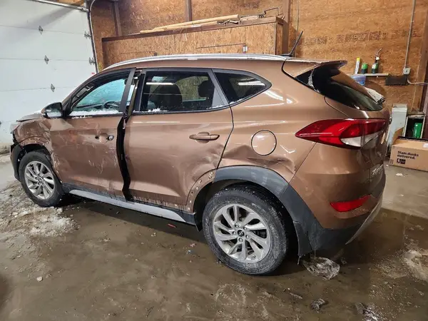 KM8J3CA20HU382740 2017 HYUNDAI TUCSON - Image 2