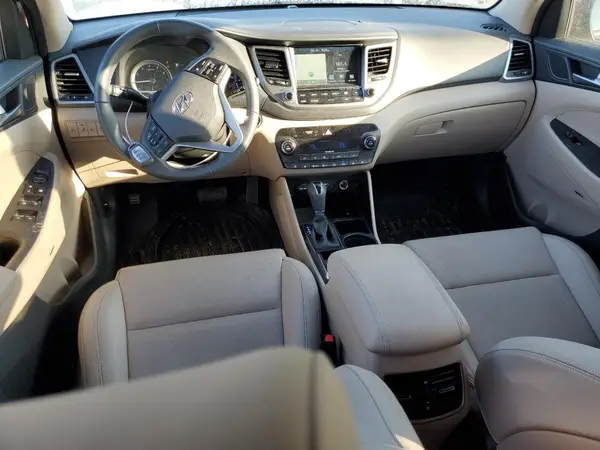 KM8J3CA20HU389607 2017 HYUNDAI TUCSON - Image 8