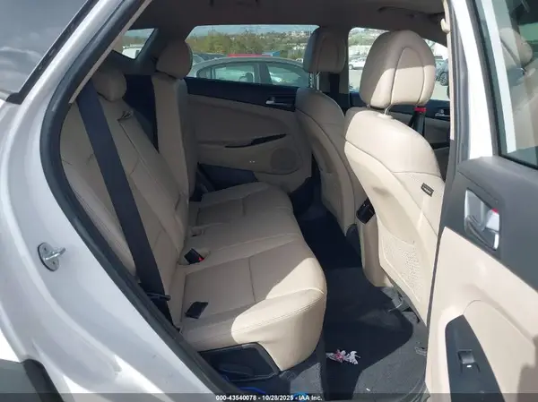 KM8J3CA20HU410813 2017 HYUNDAI TUCSON - Image 8