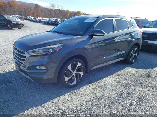 KM8J3CA20HU429359 2017 HYUNDAI TUCSON - Image 2