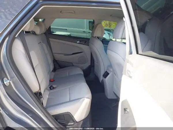 KM8J3CA20HU429359 2017 HYUNDAI TUCSON - Image 8