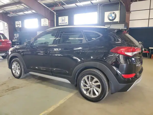 KM8J3CA20HU437722 2017 HYUNDAI TUCSON - Image 2