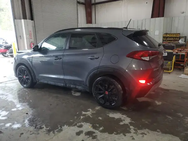 KM8J3CA20HU492526 2017 HYUNDAI TUCSON - Image 2