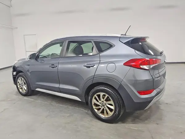 KM8J3CA20HU495085 2017 HYUNDAI TUCSON - Image 2
