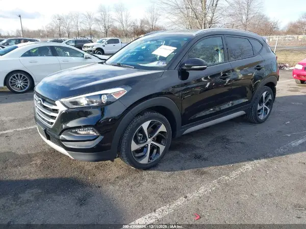 KM8J3CA20HU500382 2017 HYUNDAI TUCSON - Image 2