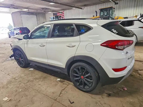 KM8J3CA20HU514766 2017 HYUNDAI TUCSON - Image 2