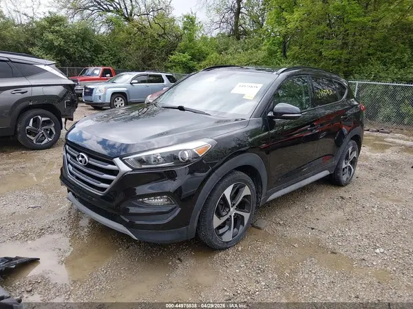 KM8J3CA20HU566107 2017 HYUNDAI TUCSON - Image 2
