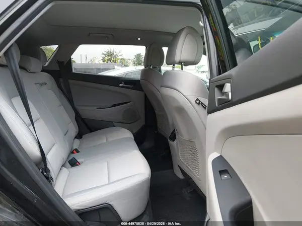 KM8J3CA20HU566107 2017 HYUNDAI TUCSON - Image 8