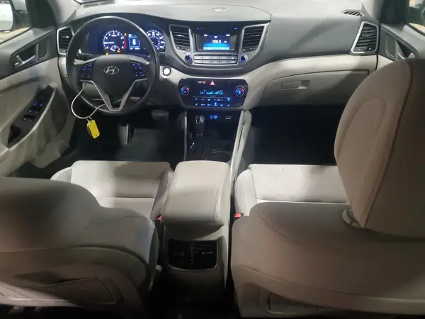 KM8J3CA20HU570755 2017 HYUNDAI TUCSON - Image 8