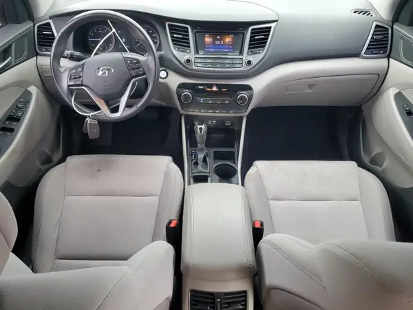 KM8J3CA20HU584526 2017 HYUNDAI TUCSON - Image 8