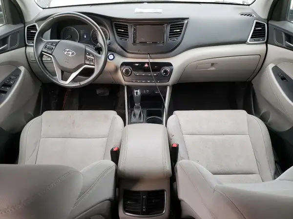KM8J3CA20HU587894 2017 HYUNDAI TUCSON - Image 8