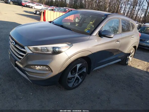 KM8J3CA20JU624075 2018 HYUNDAI TUCSON - Image 2