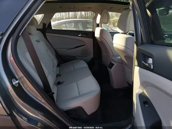 KM8J3CA20JU624075 2018 HYUNDAI TUCSON - Image 8