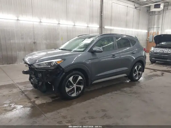 KM8J3CA20JU630054 2018 HYUNDAI TUCSON - Image 2