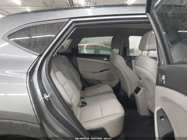 KM8J3CA20JU630054 2018 HYUNDAI TUCSON - Image 8