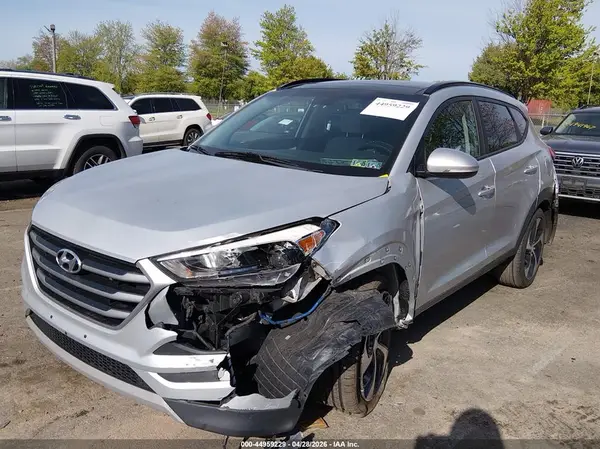 KM8J3CA20JU643029 2018 HYUNDAI TUCSON - Image 2