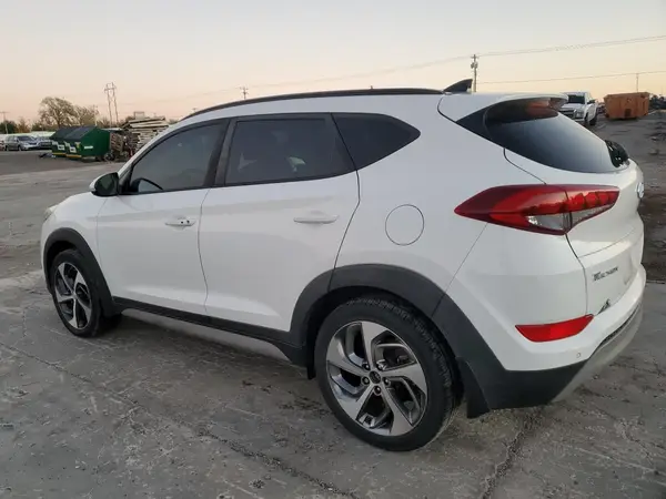 KM8J3CA20JU674328 2018 HYUNDAI TUCSON - Image 2