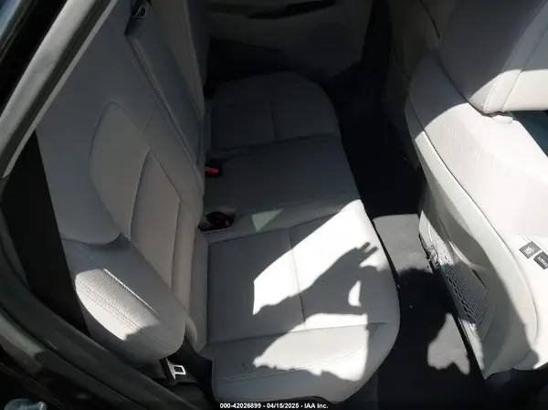 KM8J3CA20JU684812 2018 HYUNDAI TUCSON - Image 8
