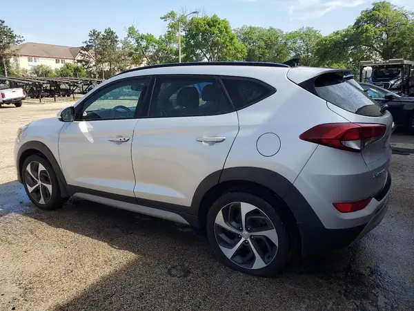 KM8J3CA20JU688150 2018 HYUNDAI TUCSON - Image 2