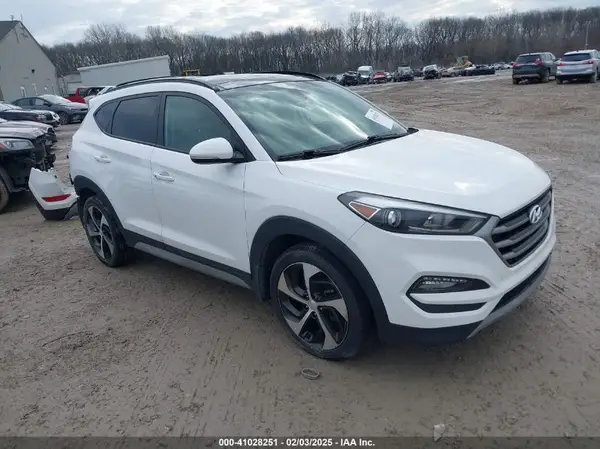 KM8J3CA20JU690190 2018 HYUNDAI TUCSON - Image 1