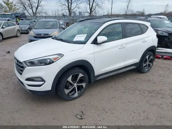 KM8J3CA20JU690190 2018 HYUNDAI TUCSON - Image 2