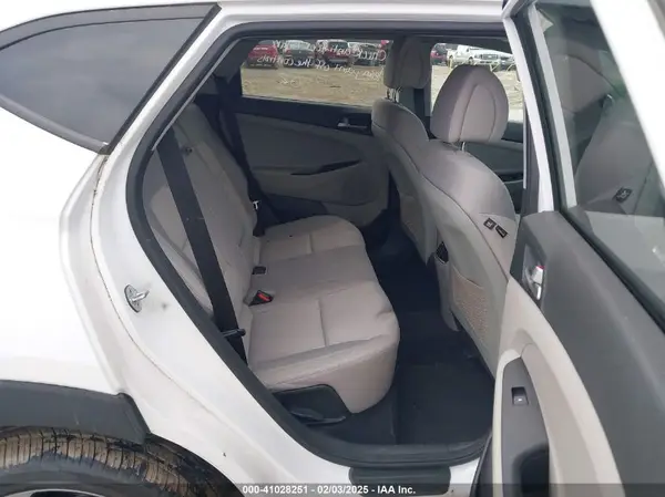 KM8J3CA20JU690190 2018 HYUNDAI TUCSON - Image 8