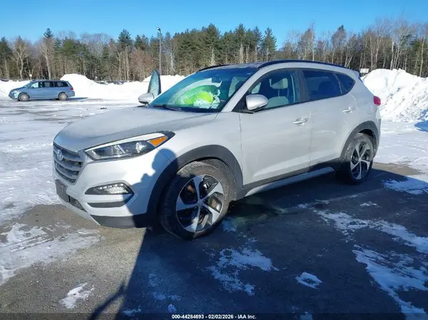 KM8J3CA20JU692537 2018 HYUNDAI TUCSON - Image 2