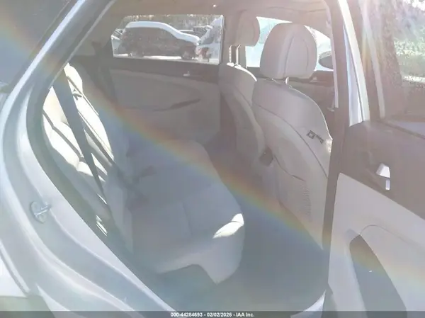KM8J3CA20JU692537 2018 HYUNDAI TUCSON - Image 8