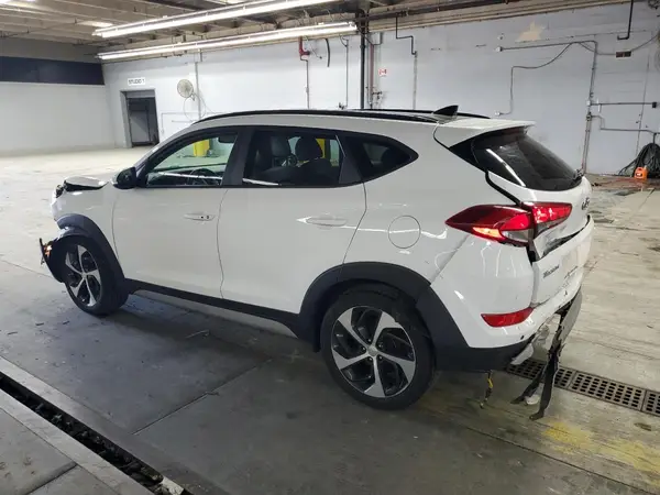 KM8J3CA20JU707974 2018 HYUNDAI TUCSON - Image 2