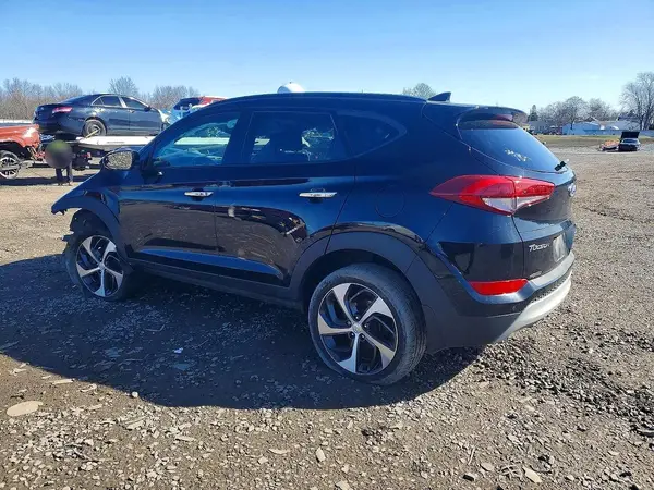 KM8J3CA20JU724662 2018 HYUNDAI TUCSON - Image 2