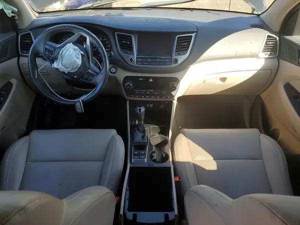 KM8J3CA20JU724662 2018 HYUNDAI TUCSON - Image 8
