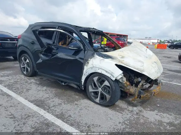 KM8J3CA20JU738139 2018 HYUNDAI TUCSON - Image 1
