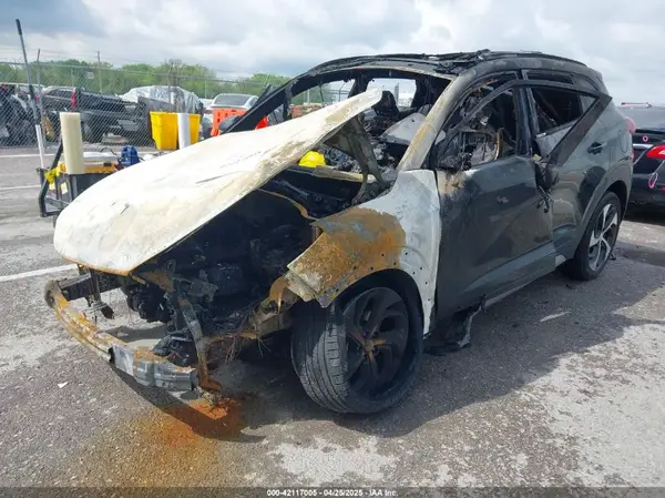 KM8J3CA20JU738139 2018 HYUNDAI TUCSON - Image 2