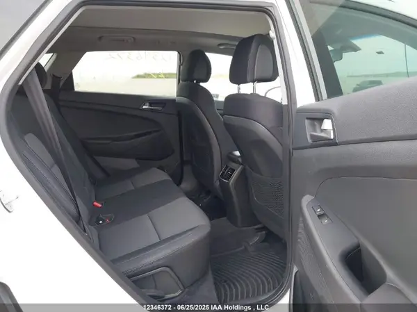 KM8J3CA20JU742837 2018 HYUNDAI TUCSON - Image 8