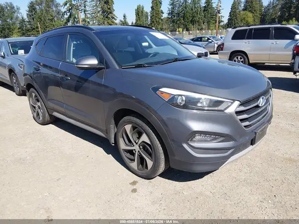 KM8J3CA20JU744328 2018 HYUNDAI TUCSON - Image 1
