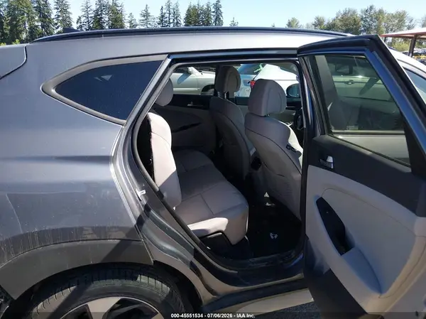 KM8J3CA20JU744328 2018 HYUNDAI TUCSON - Image 8