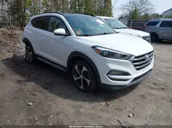 KM8J3CA20JU756298 2018 HYUNDAI TUCSON