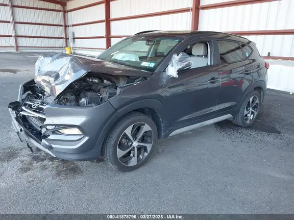 KM8J3CA20JU762120 2018 HYUNDAI TUCSON - Image 2